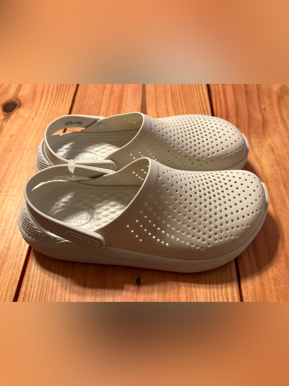 CROCS unisex LiteRide Clogs - Off-White m7/w9